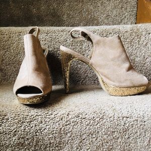 Rampage Tan And Gold Sparkle heels So Cute!! Nwob